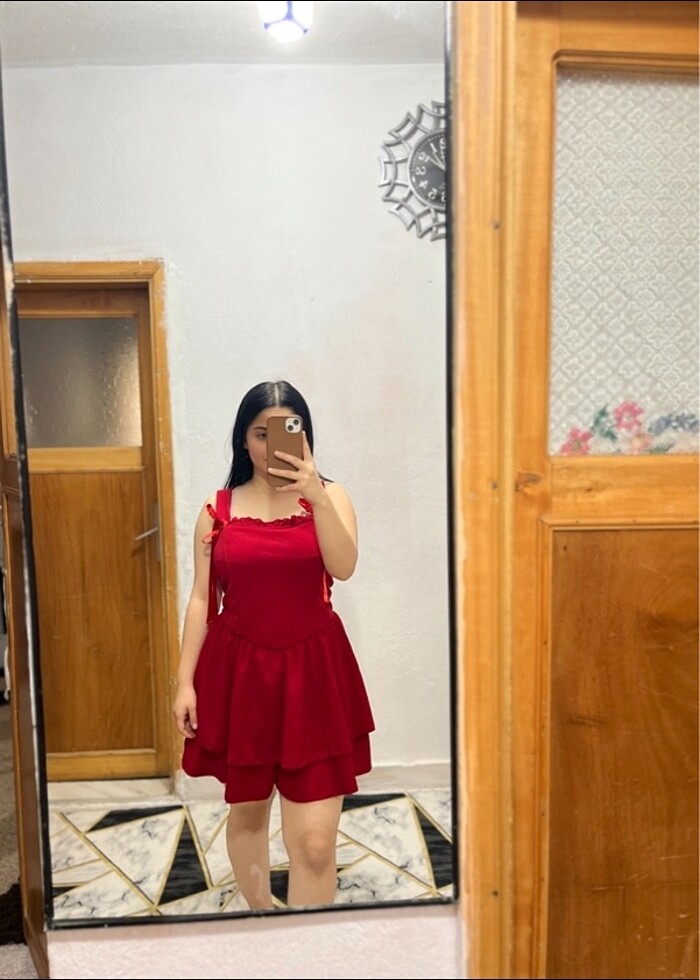 Kırmızı şık elbise - Görsel 2