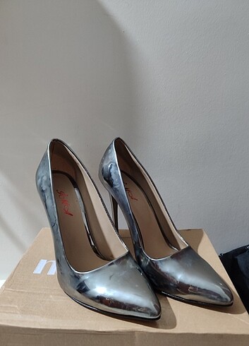 39 Beden Gümüş stiletto