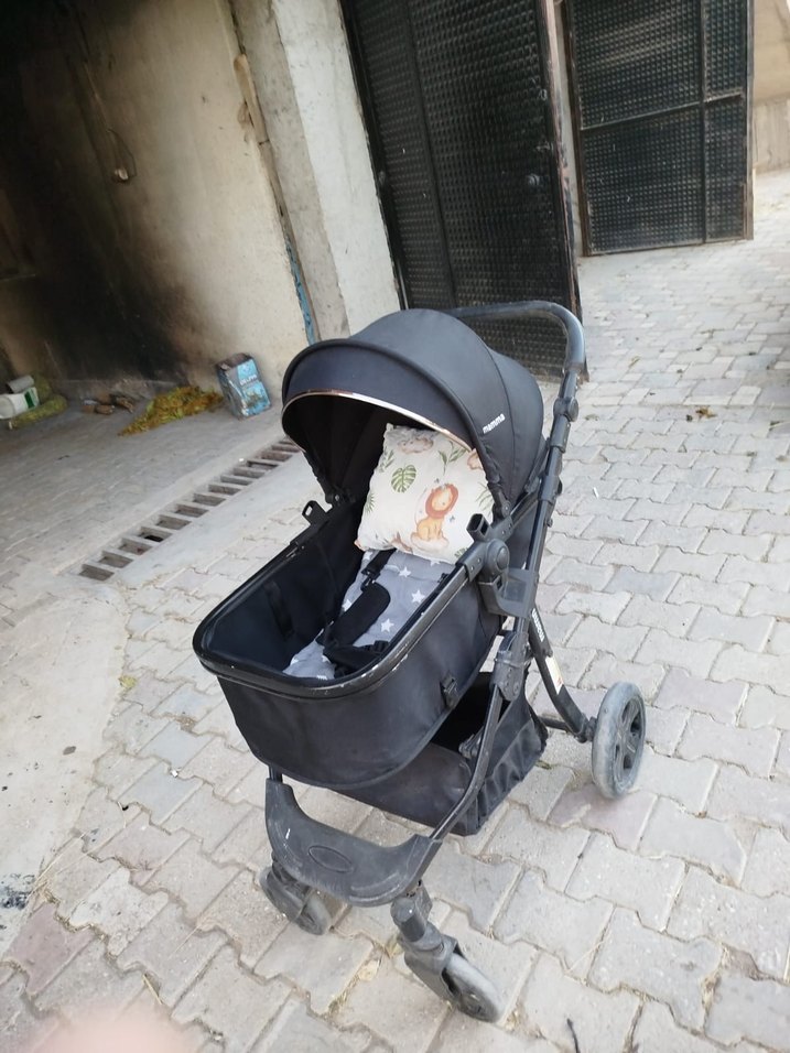 Siyah ve Gri Bebek Arabası - Görsel 2