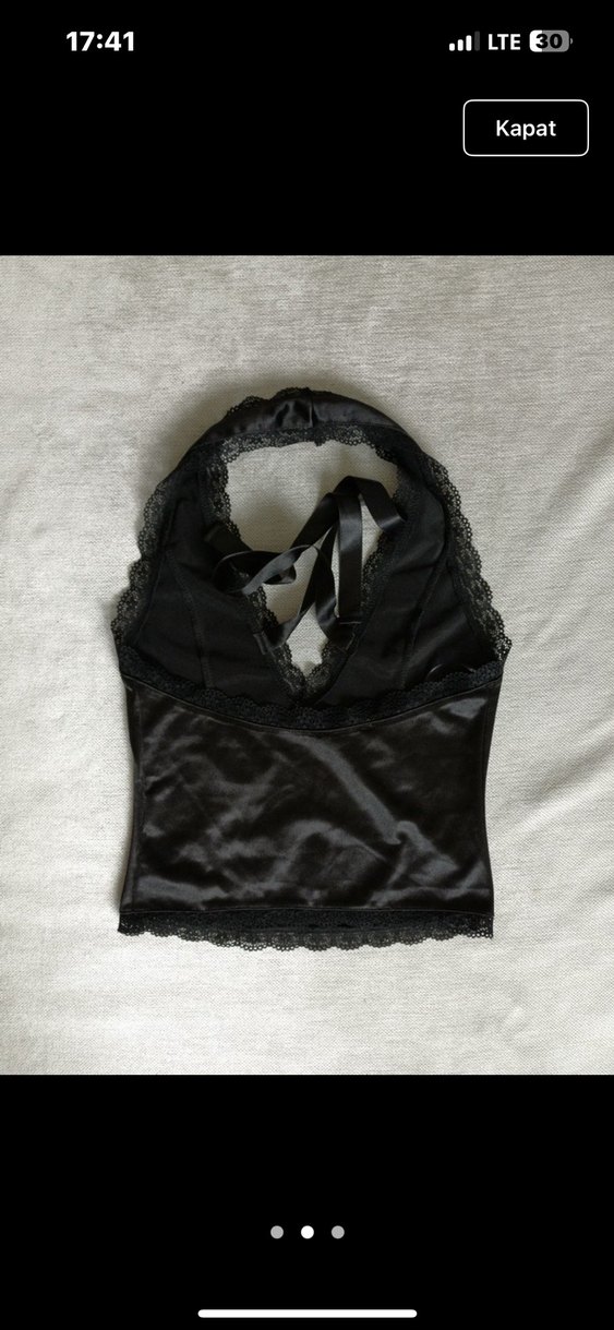 Siyah Dantel Detaylı saten bluz - Görsel 3