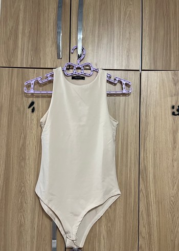 Bej Yüksek Yakalı Kolsuz Bodysuit - Görsel 3