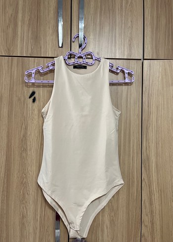 Bej Yüksek Yakalı Kolsuz Bodysuit - Görsel 2