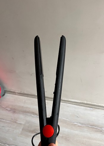 Koyu Siyah Saç Düzleştirici - Görsel 3