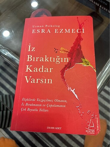 Esra Ezmeci İz bıraktığı kadar varsın kitabı