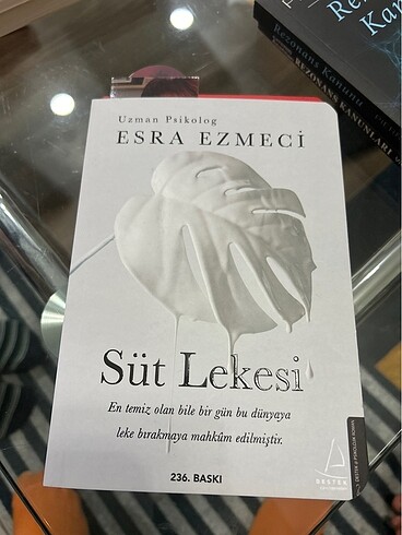 Esra Ezmeci Süt lekesi kitabı