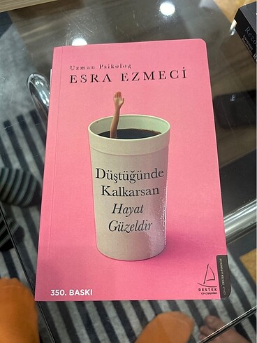 Esra Ezmeci Düştüğünde Kalkarsan Hayat güzeldir kitabı