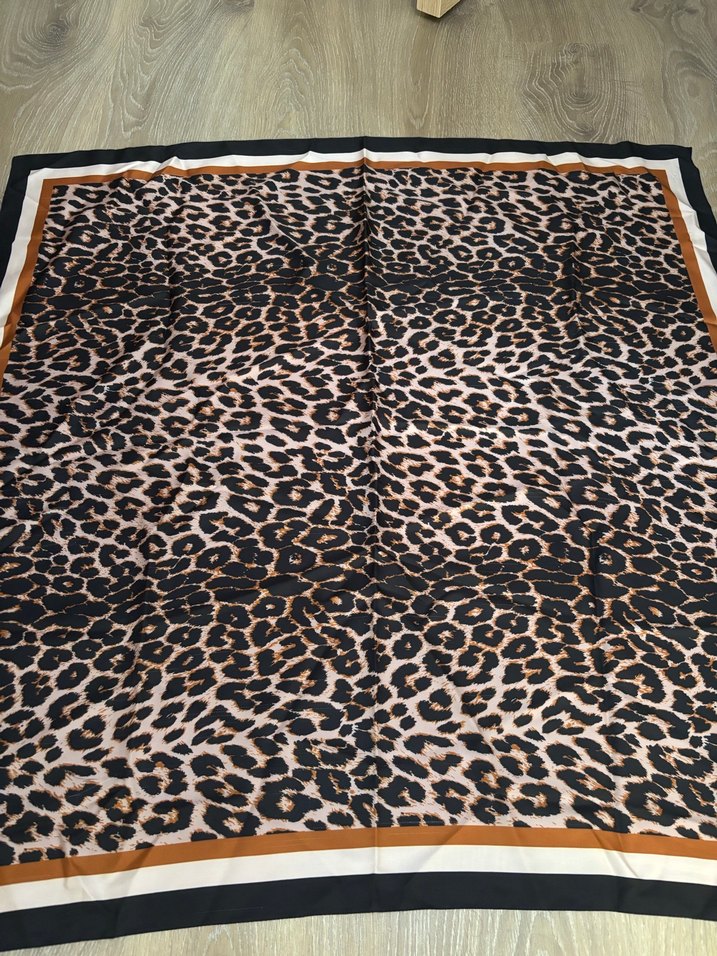 Kahverengi Leopar Desenli Kadın Fular - Görsel 2