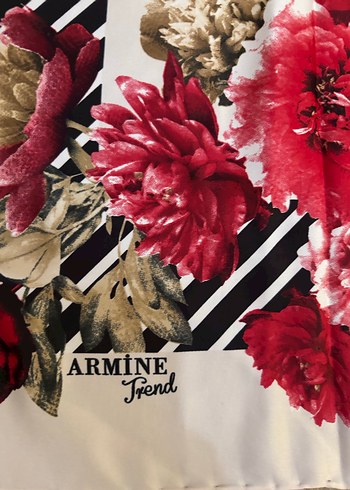 Çiçek Desenli Beyaz Bohem Fular - Görsel 3