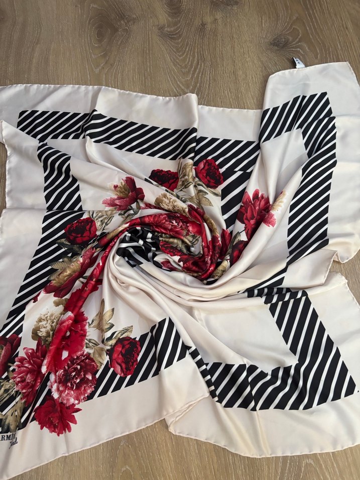 Çiçek Desenli Beyaz Bohem Fular - Görsel 2