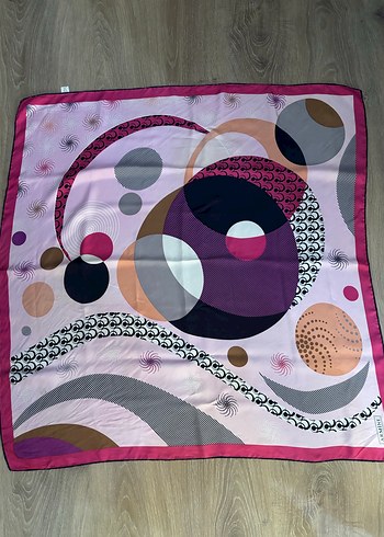 Pembe Desenli Kadın İpek Fular - Görsel 3