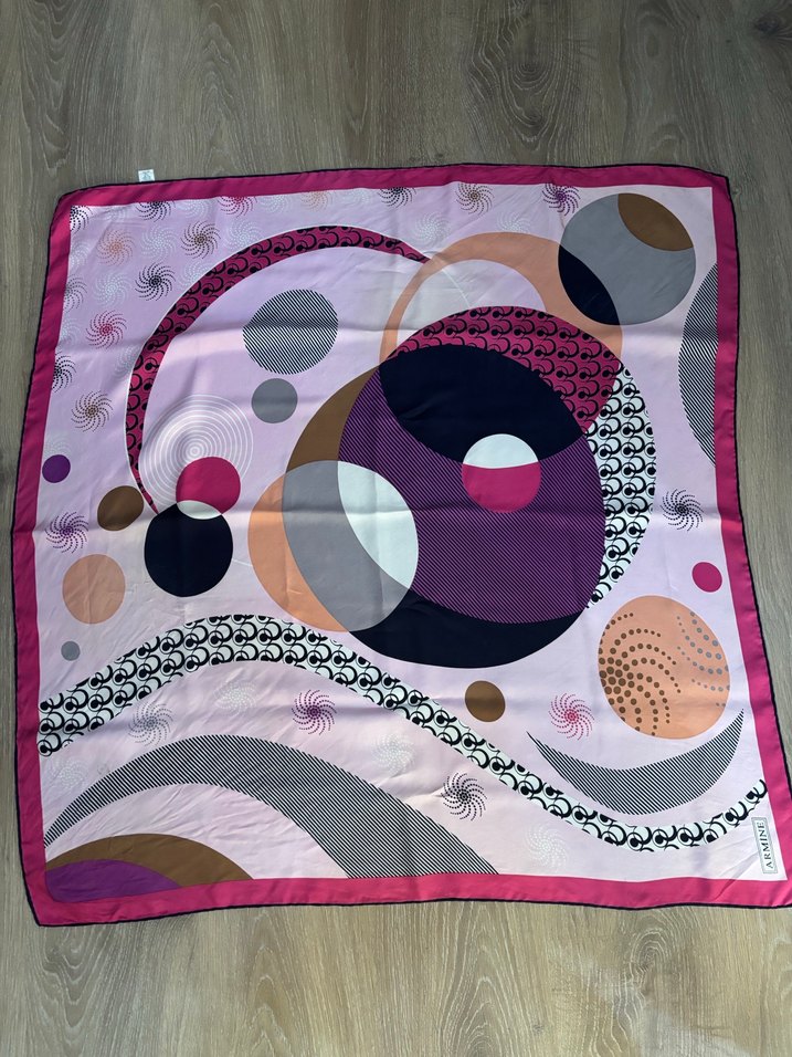 Pembe Desenli Kadın İpek Fular - Görsel 3