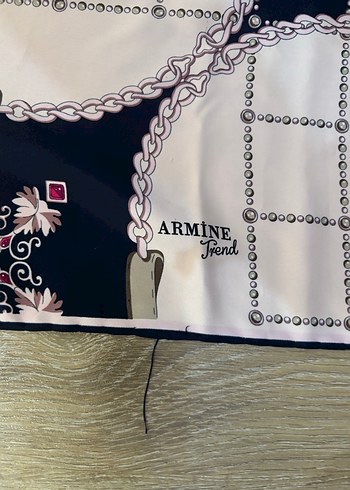 Parlak Zincir Detaylı Kadın Fular - Görsel 3