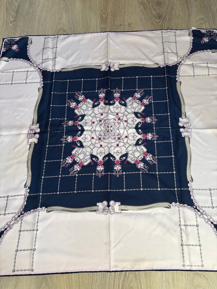 Parlak Zincir Detaylı Kadın Fular - Görsel 2