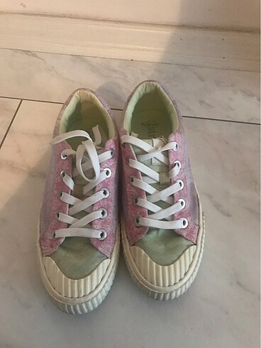 Sneaker
