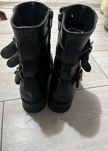 Siyah Deri Polo Orijinal Tokalı Kadın Bot - Görsel 4