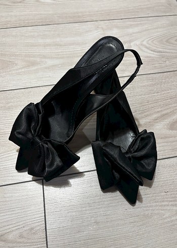 Siyah Fiyonklu İnce Topuklu Kadın Gece Ayakkabısı - Görsel 2