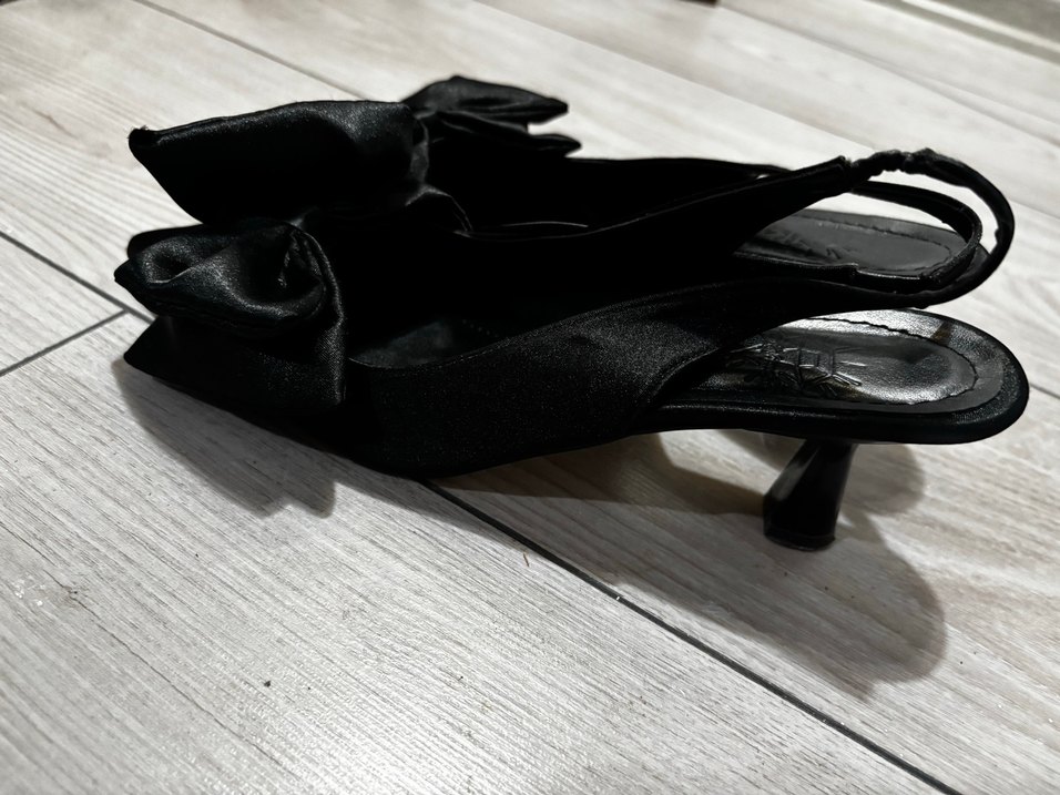 Siyah Fiyonklu İnce Topuklu Kadın Gece Ayakkabısı - Görsel 4