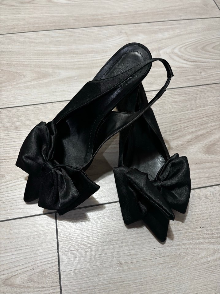 Siyah Fiyonklu İnce Topuklu Kadın Gece Ayakkabısı - Görsel 2