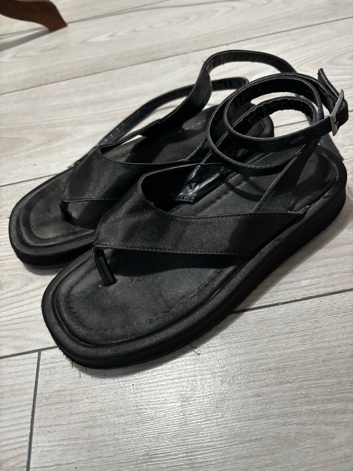 Siyah Topuklu Kadın Sandalet - Görsel 2