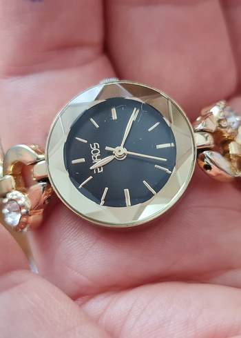 Zincir Detaylı Altın Renk Kadın Saat - Görsel 5