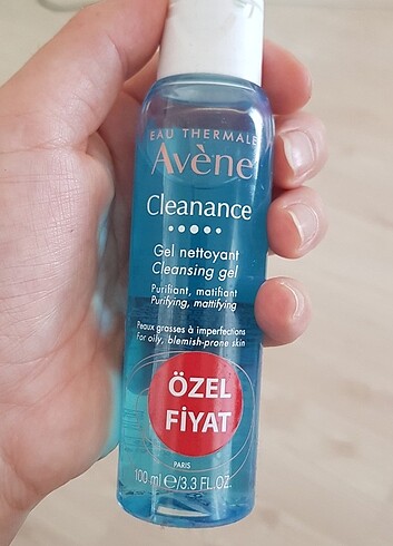 Avene yüz yikama jeli.