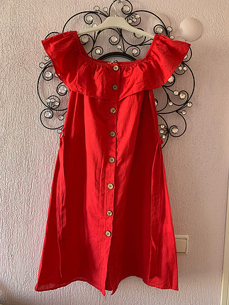 Kırmızı keten elbise