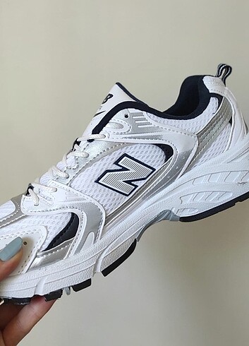 39 Beden beyaz Renk New Balance 530