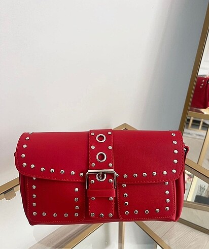 Stradivarius zımba kırmızı çanta