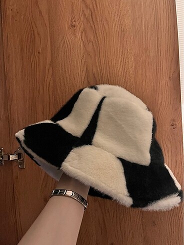 Bershka Bershka Tüylü Bucket Şapka
