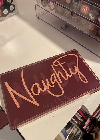 Huda Beauty Naughty - Görsel 3