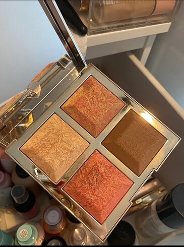 Becca Khloe x Malika Palet