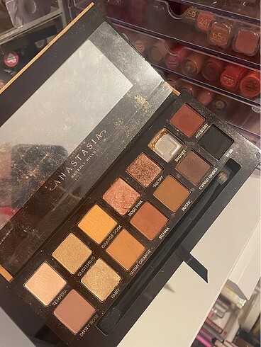 Beden Anastasia Beverly Hills Soft Glam