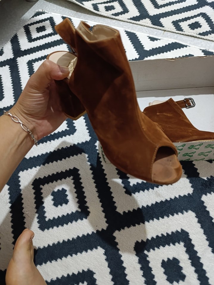 Kahverengi Süet Kemerli Topuklu Sandalet - Görsel 2