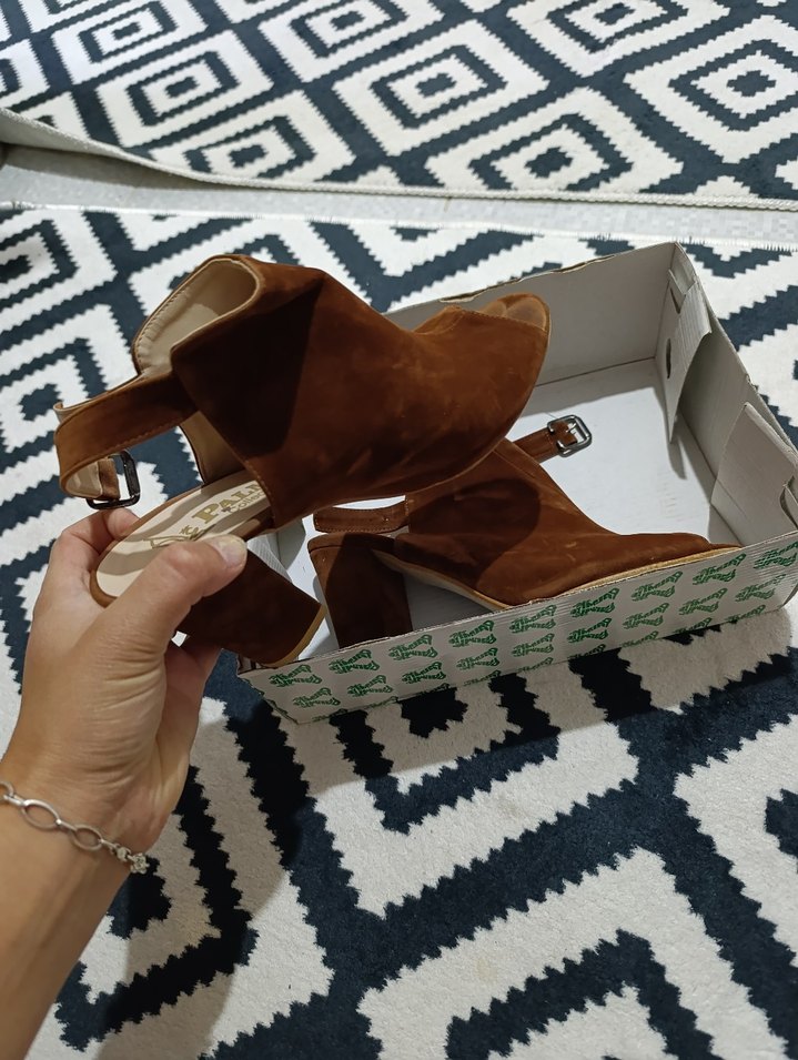 Kahverengi Süet Kemerli Topuklu Sandalet - Görsel 3