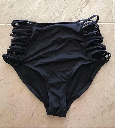 Penti dekolteli bikini altı