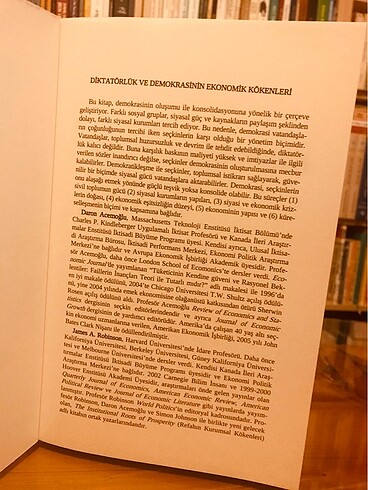 DİKTATÖRLÜK VE DEMOKRASİNİN EKONOMİK KÖKENLERİ- James A. Robinso