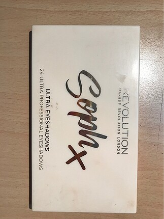 Revolution Sophx far paleti