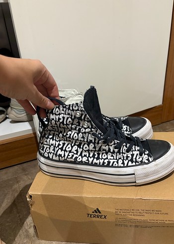 Converse ürünü