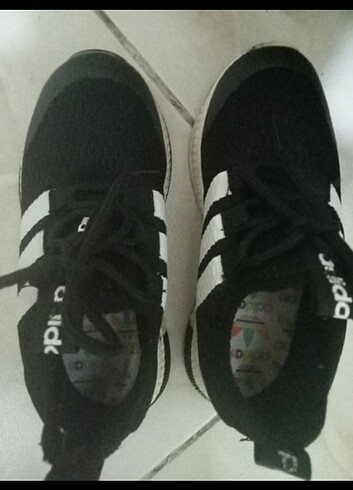 28 Beden siyah Renk Adidas spor ayakkabi