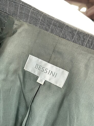 36 Beden çeşitli Renk Bessini Blazer %70 İndirimli.