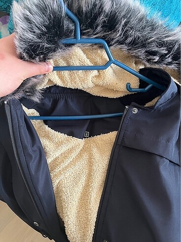 Lacivert içi kürklü pardesü - Görsel 2