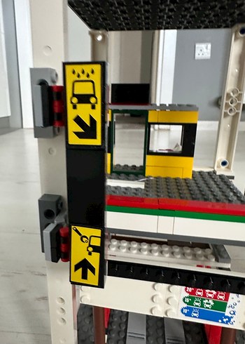 4207 numaralı Lego Şehir Garajı
