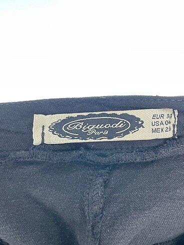 26 Beden siyah Renk PreLoved Jean / Kot %70 İndirimli.