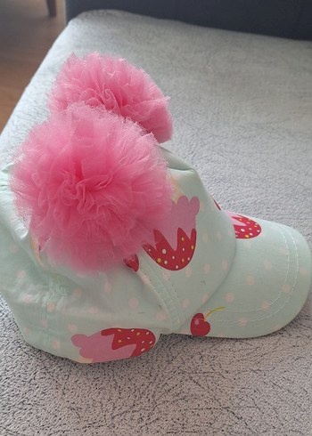 Zara Pembe Fırfırlı Baskılı Şapka