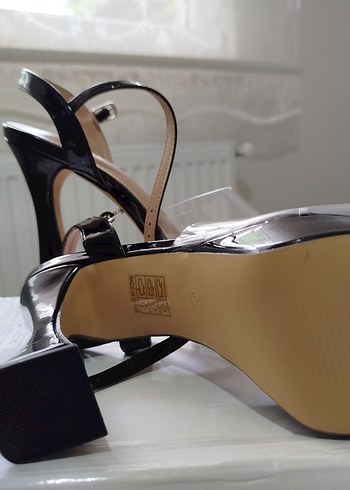 Siyah Parlak Platform Topuklu Kadın Ayakkabı - Görsel 5