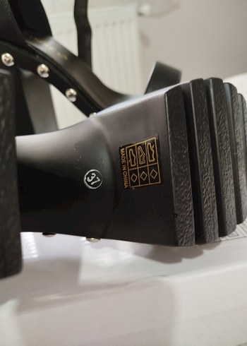 Kadın Siyah Parlak Platform Topuklu Sandalet - Görsel 5