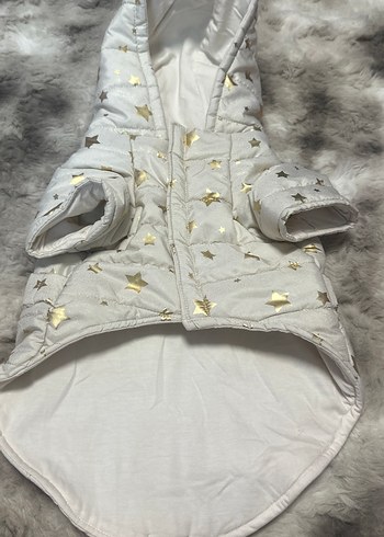 Sokak Stili Beyaz Nakışlı Kürklü Köpek Montu - Görsel 2