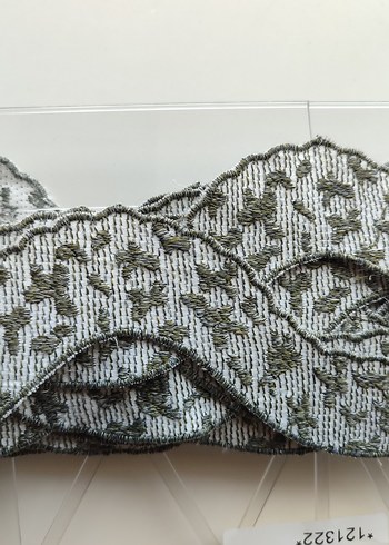 Krem ve Yeşil Nakışlı Saten, Güpür, Dantel - Görsel 4