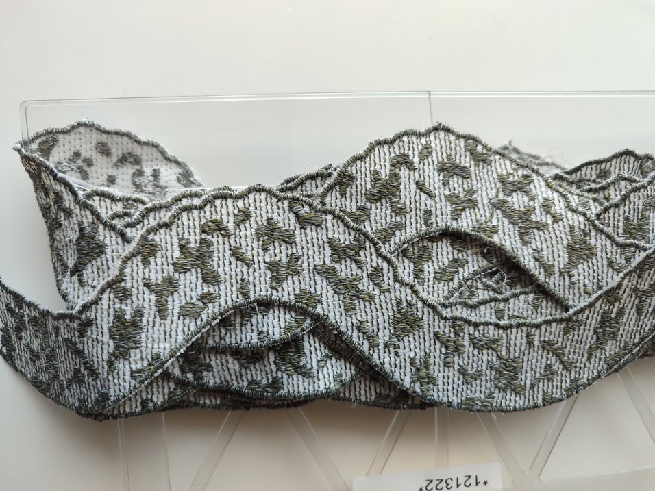 Krem ve Yeşil Nakışlı Saten, Güpür, Dantel - Görsel 4