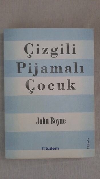 Çizgili Pijamalı Çocuk